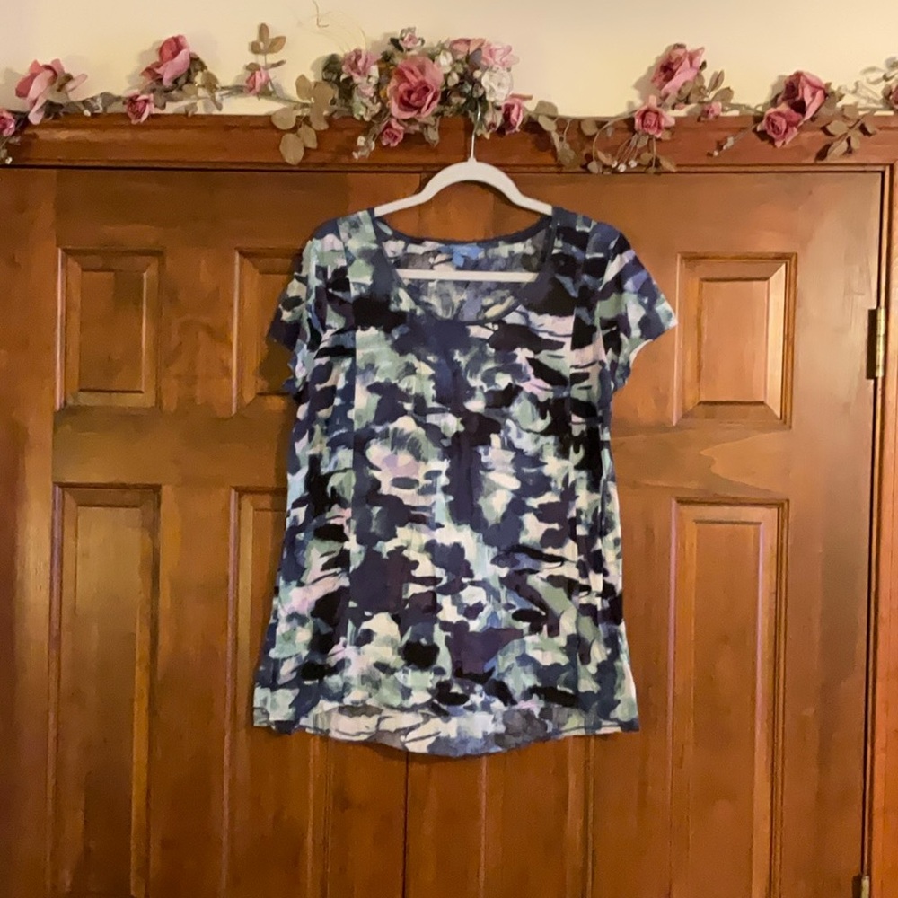 Simply Vera top with cap sleeves, size L, blue and green, good condition.